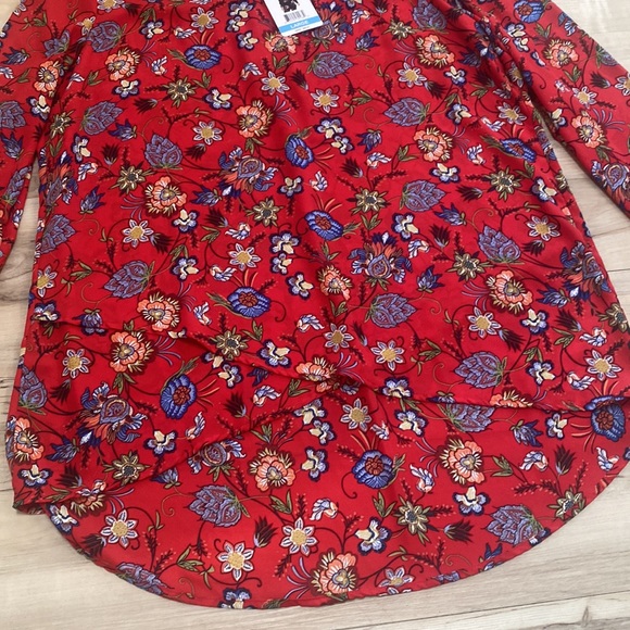 NWT Chelsea & Theodore Womens L Red Floral Print Blouse. Long sleeve. scoop - Picture 11 of 11